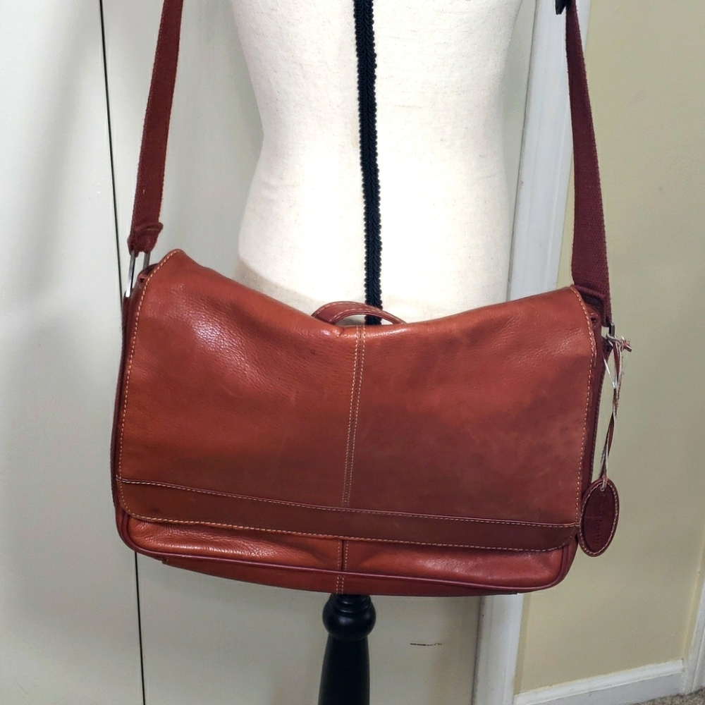 Pelle studio messenger/briefcase EUC